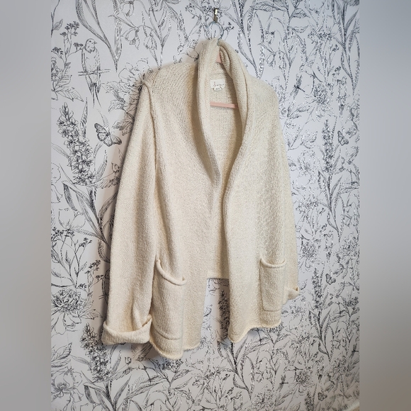 Anthropologie Sweaters - ANTHROPOLOGIE CREAM INSIDE OUT SEAMS SUPER SOFT POCKET CARDIGAN SIZE M